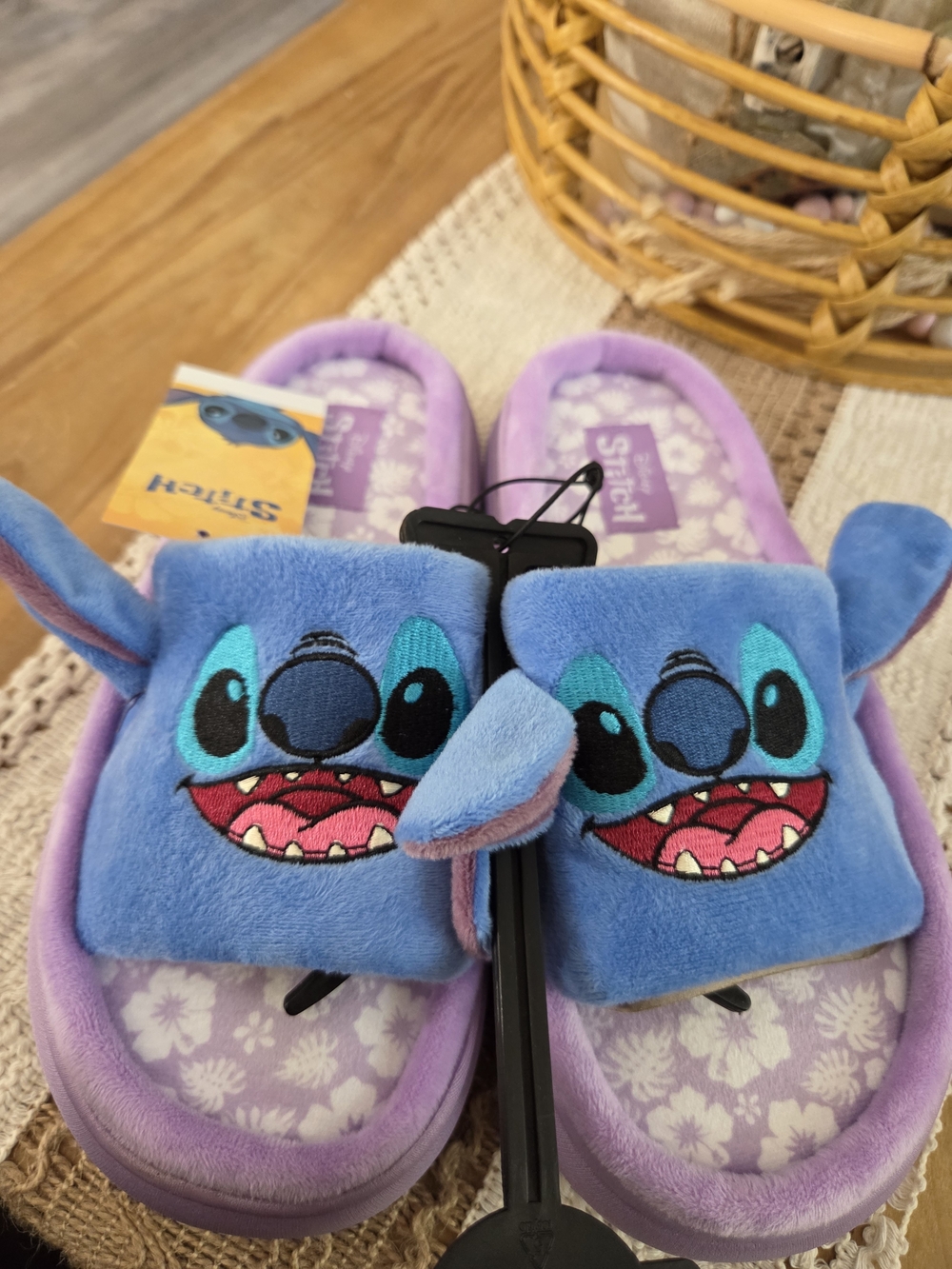 Disney Stitch WMS Slippers Size 7 NWT